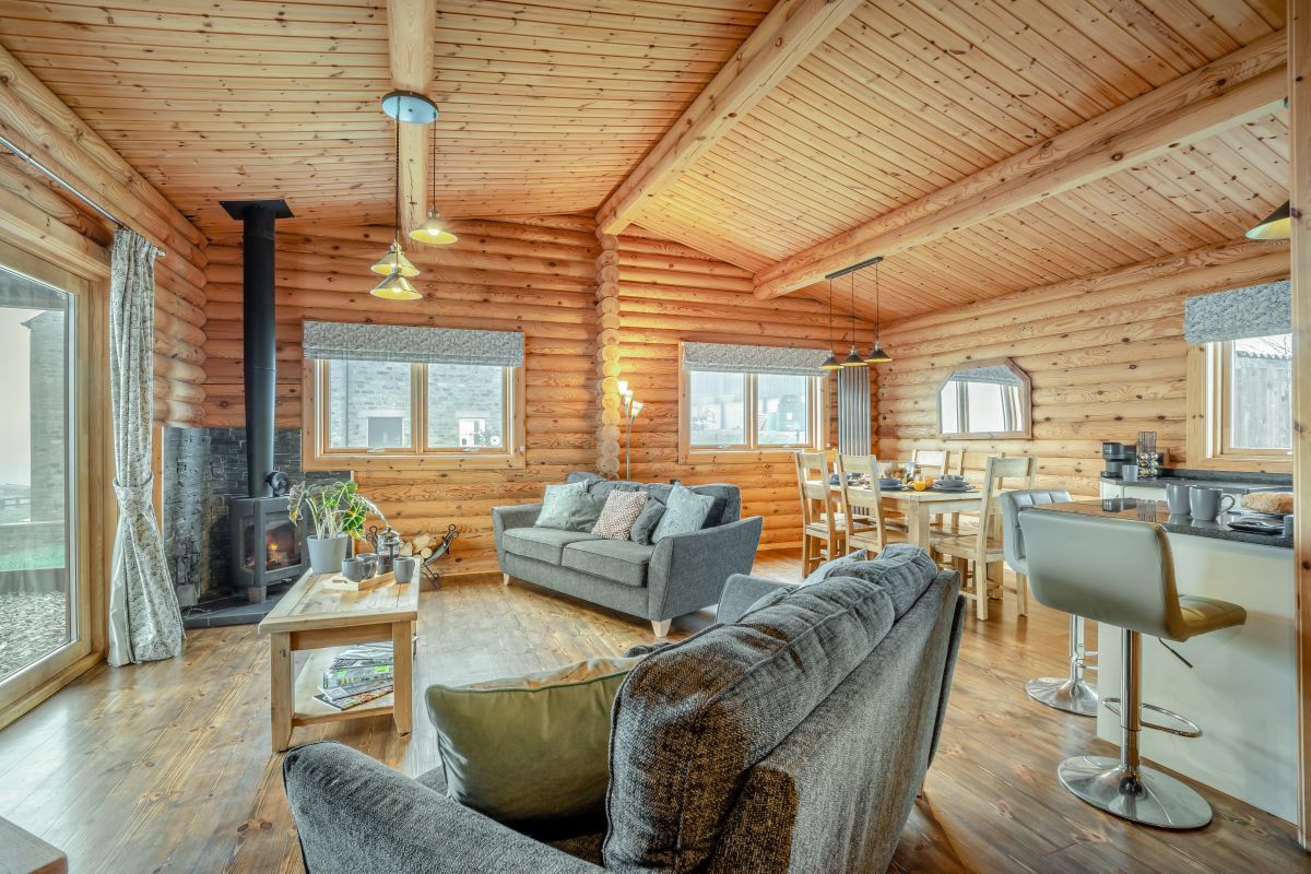 Stoneygate Cabin, listing photograph 3