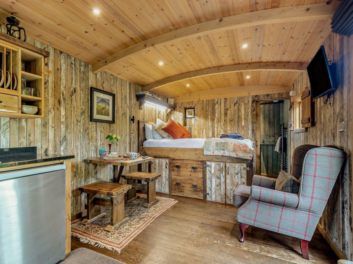 Gowan Bank Farm Shepherd's Hut, listing photograph 12