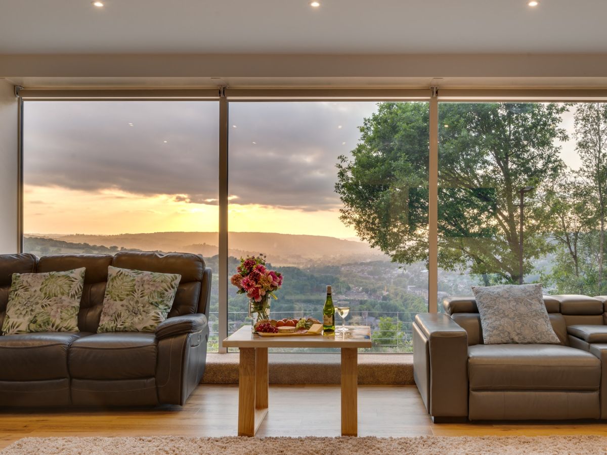 Riber House, listing photograph 9