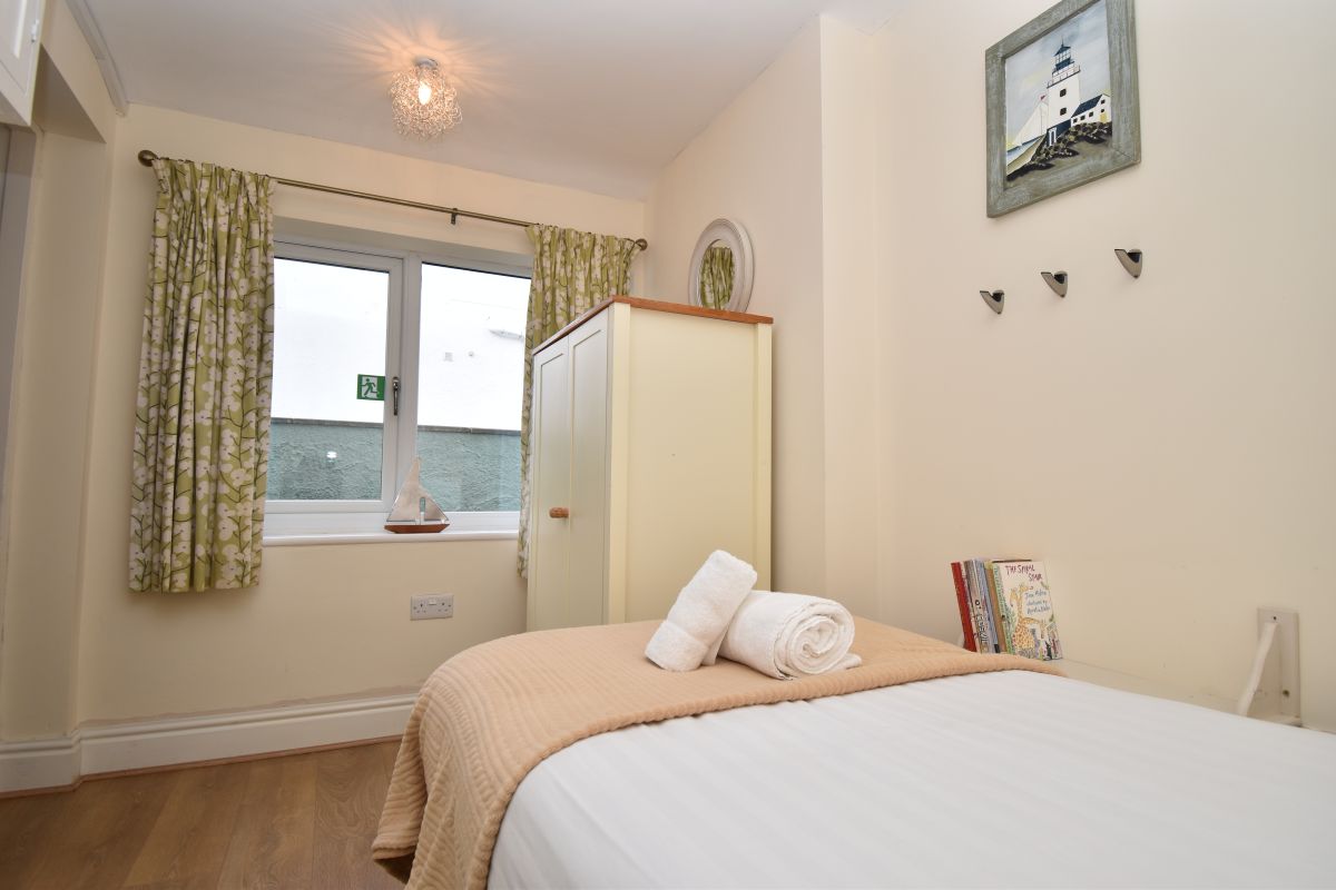 Sale View, listing photograph 9