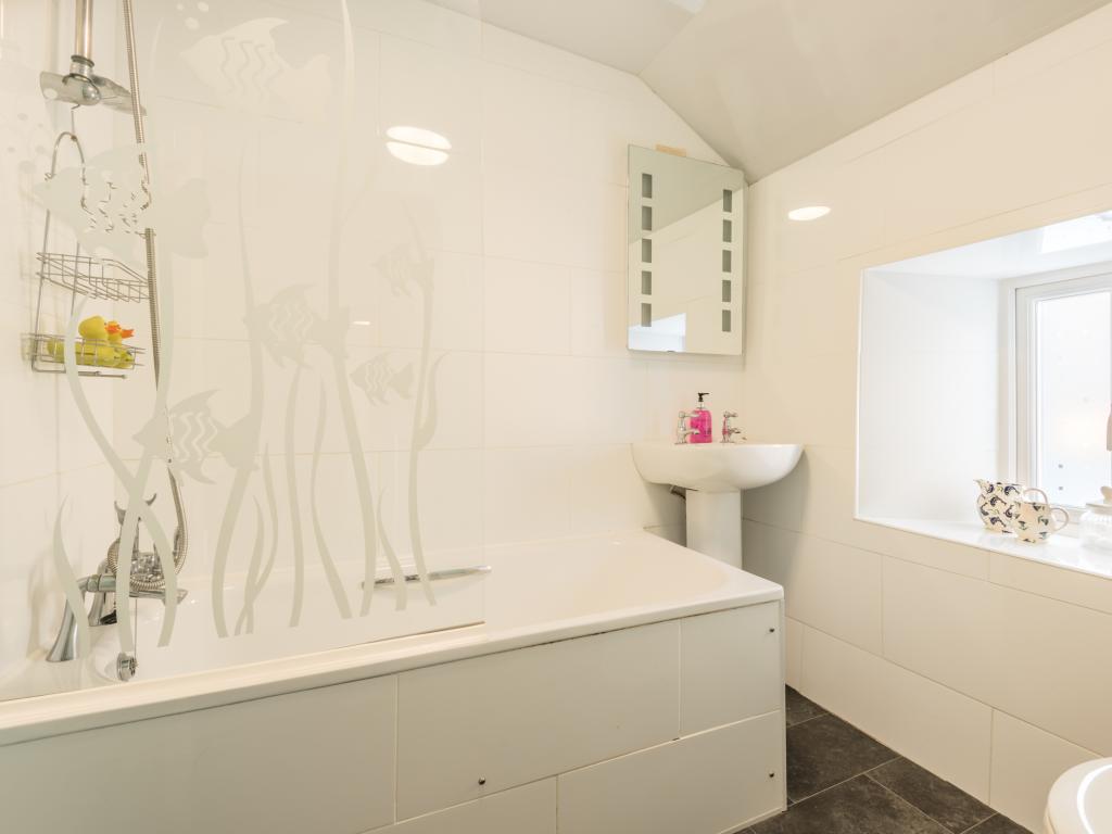Rainbow Cottage, listing photograph 11