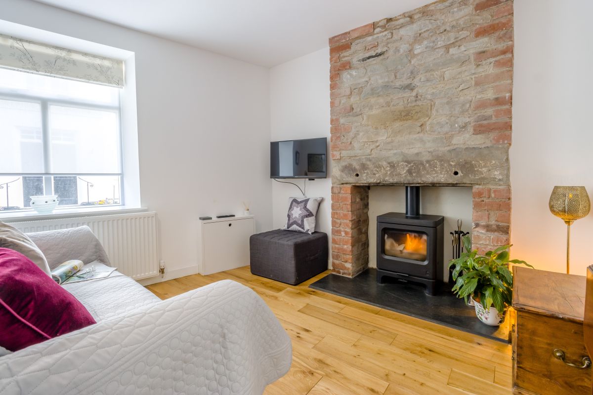 Bookend Cottage, listing photograph 2