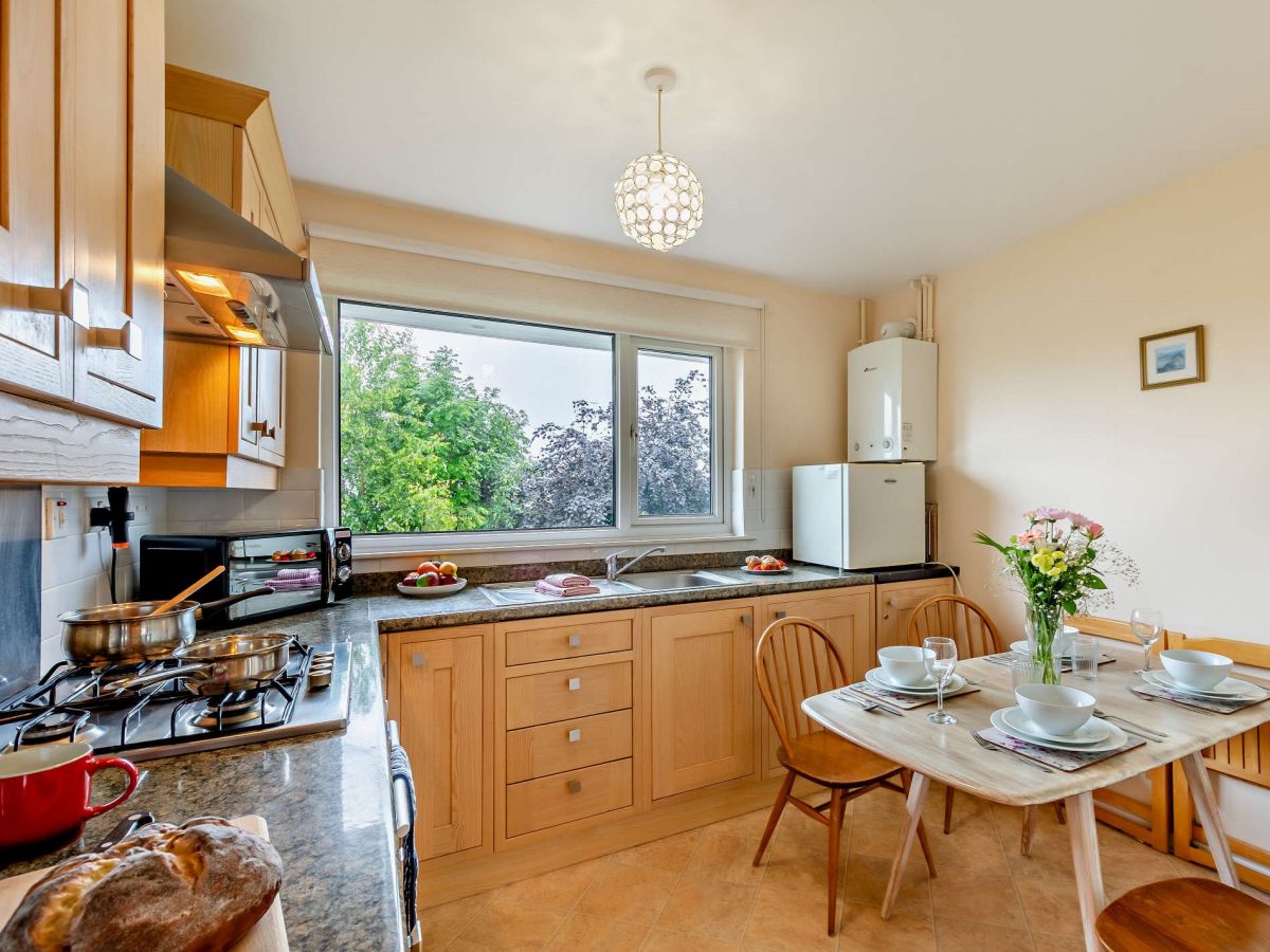 14 Manesty View, listing photograph 4
