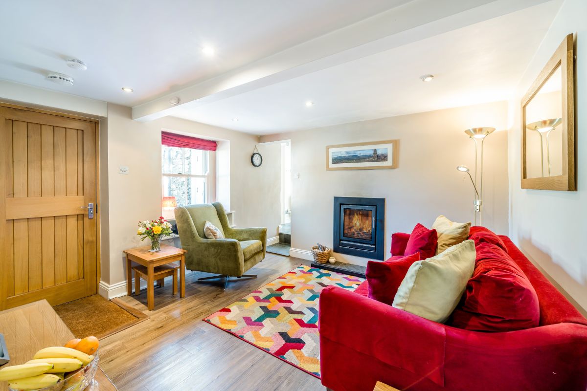 Rose Cottage - End Pewe
