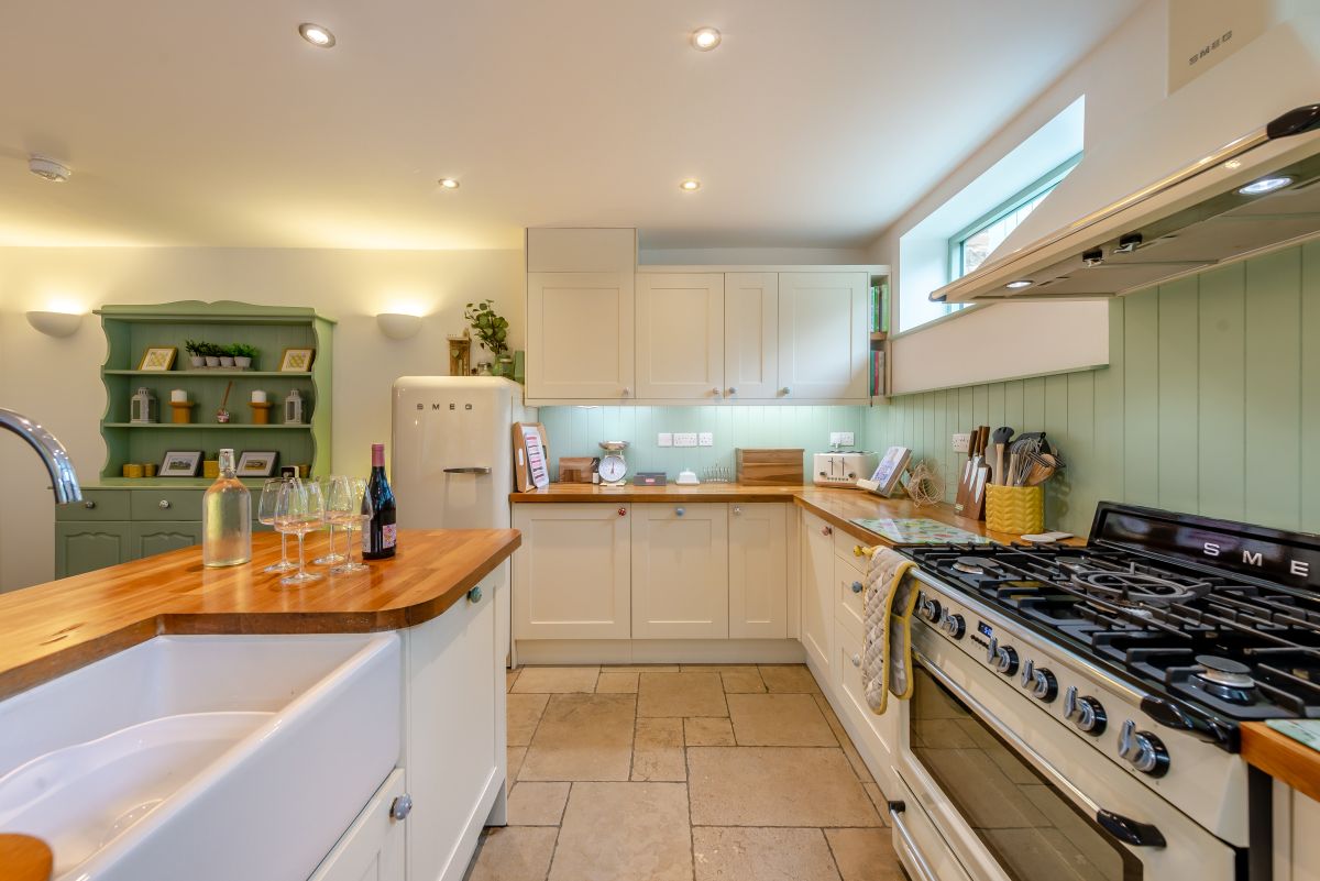 The Cottage in Lea, listing photograph 6