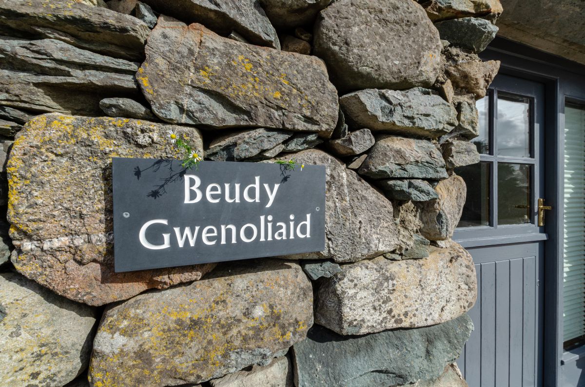Beudy Gwenoliaid, listing photograph 2