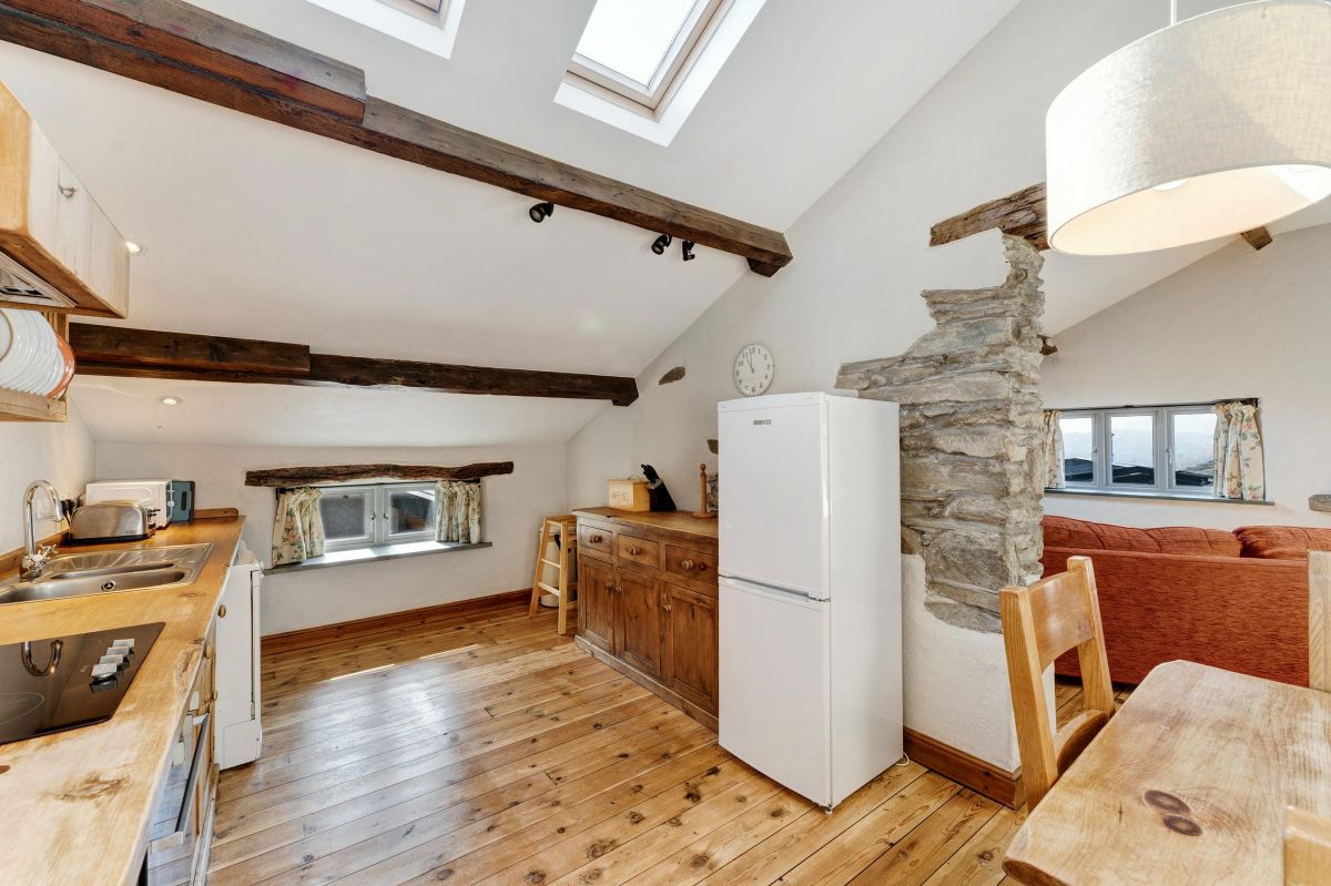Corner Grove Cottage, listing photograph 3