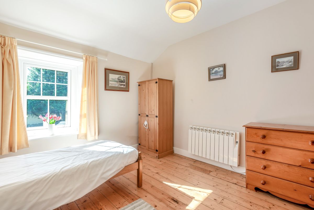 Lund Cottage, listing photograph 12