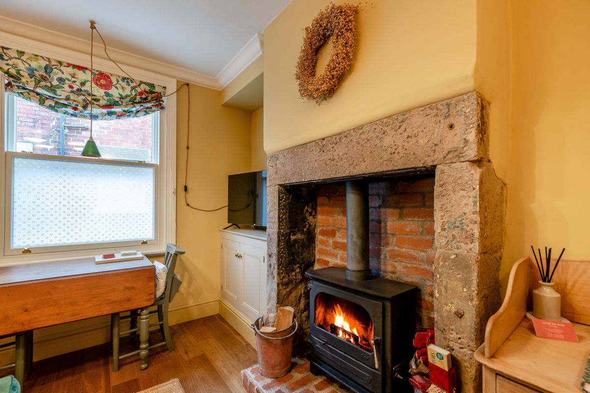 Little Red Brick, listing photograph 4