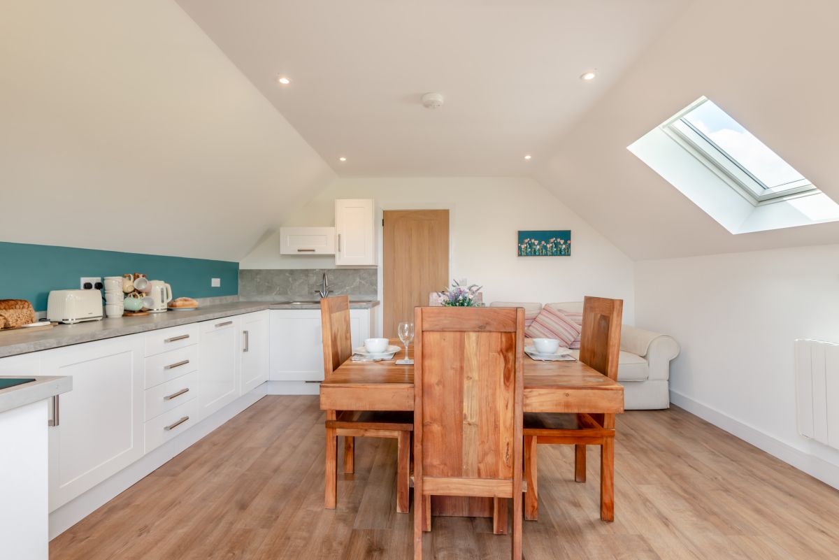 Lakeside Loft, listing photograph 4