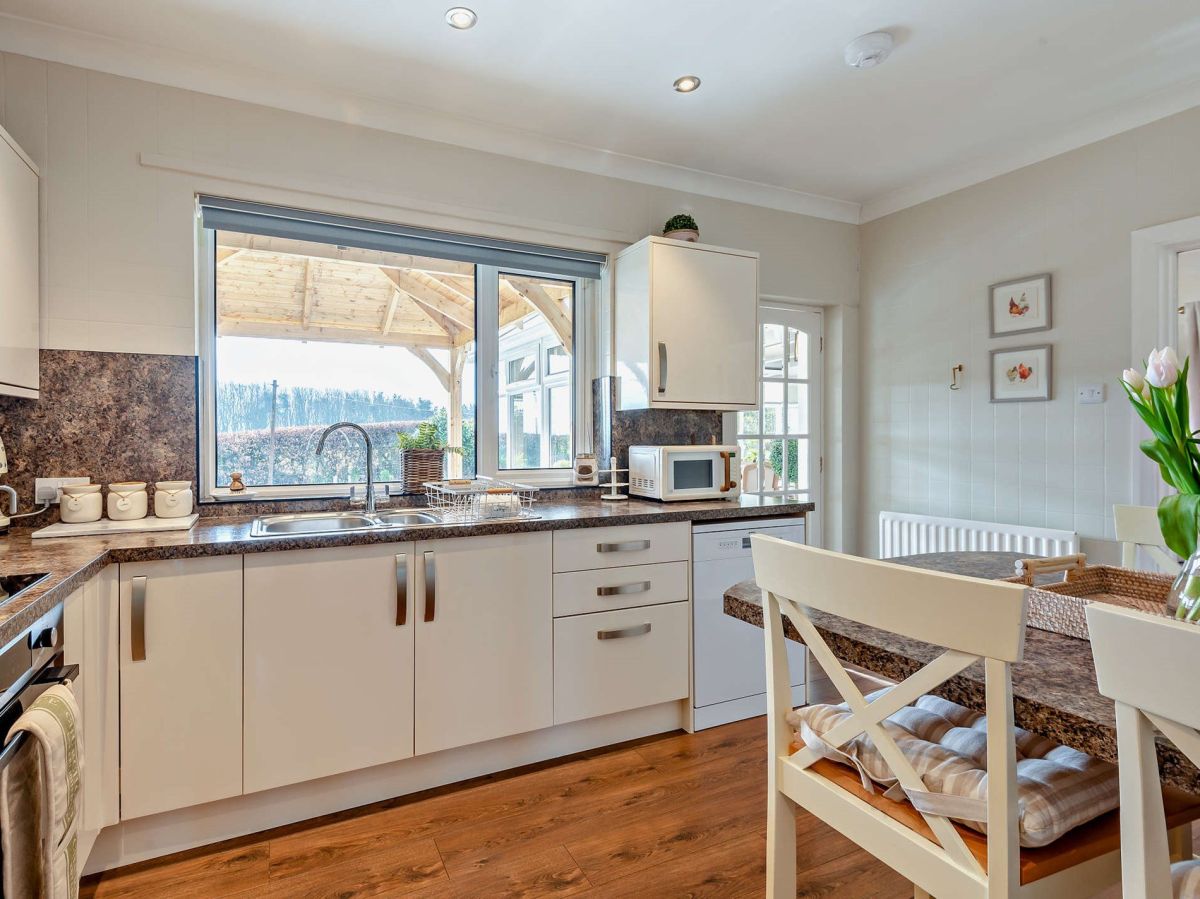Oakdene Cottage - Sunnyslack, listing photograph 9