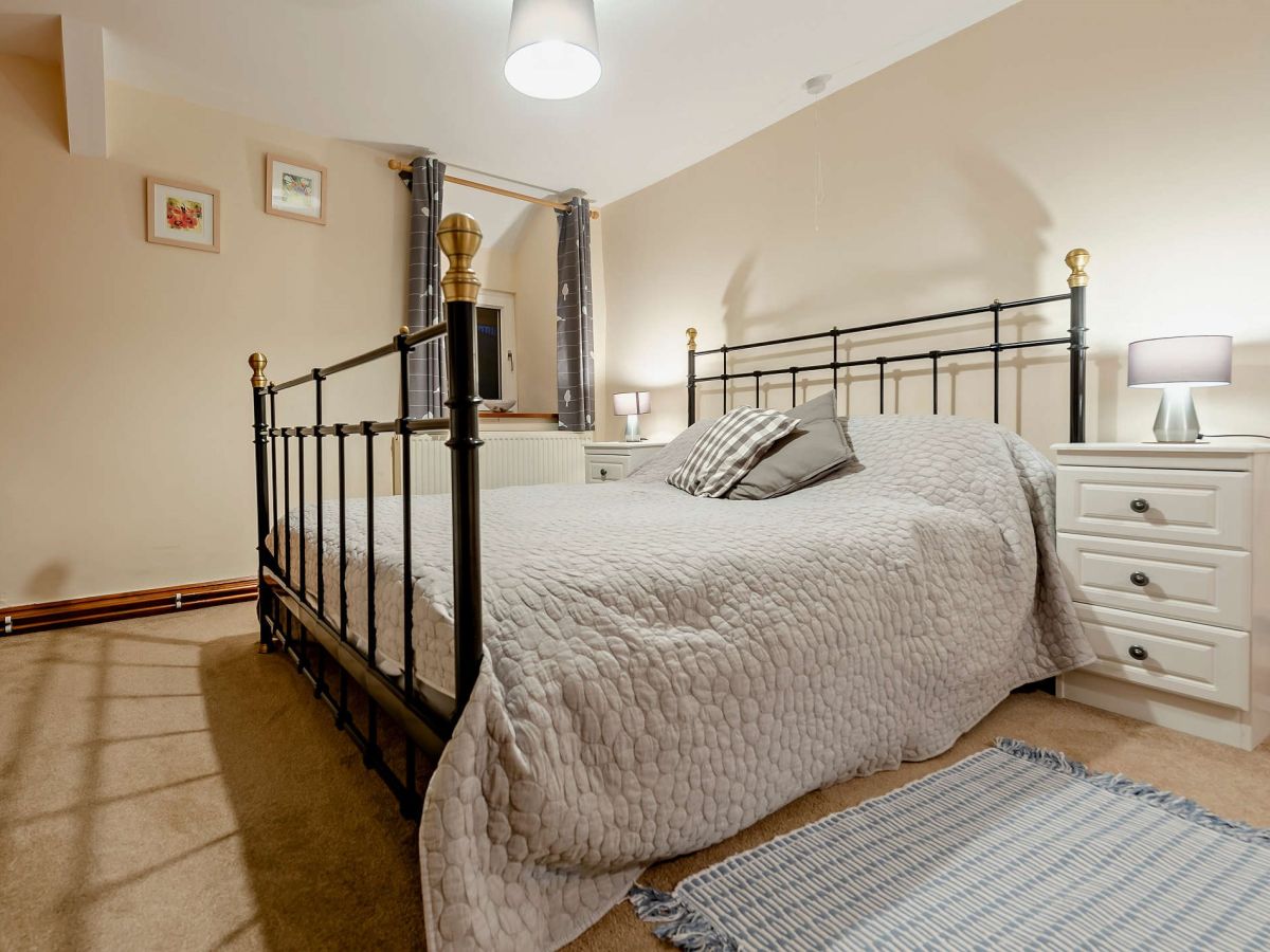 Garth Farmhouse, listing photograph 11