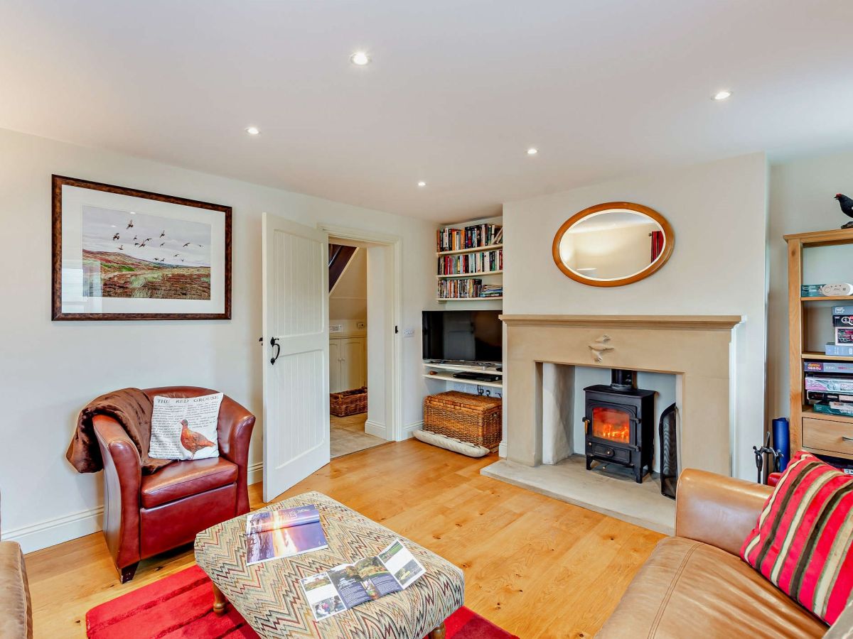 Laykin Cottage, listing photograph 9