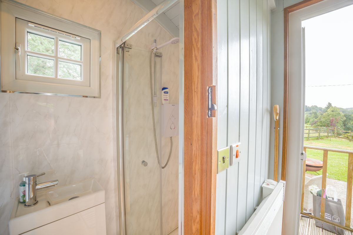 Nancy's Shepherds Hut, listing photograph 12