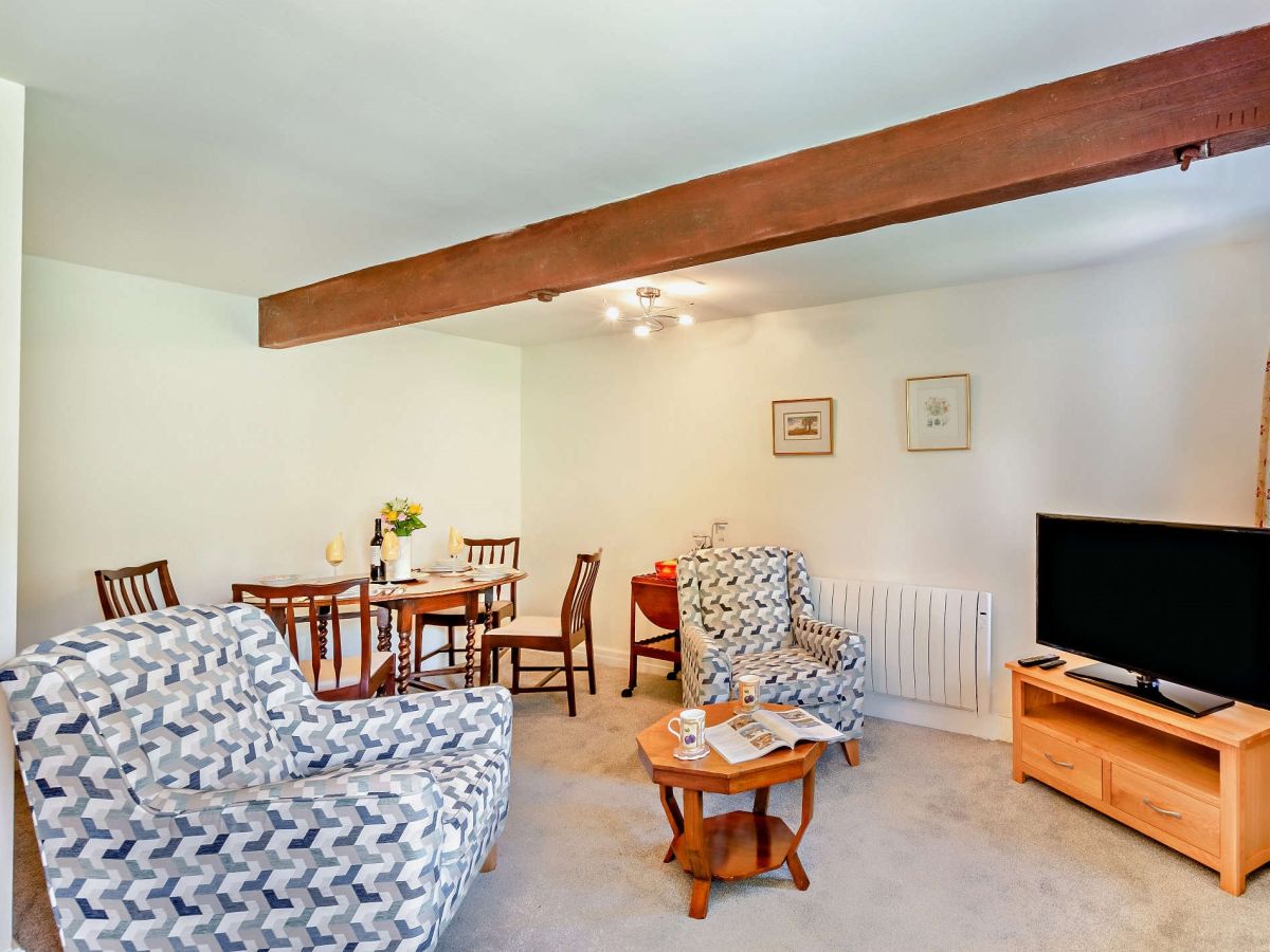 Pine Cottage, listing photograph 2