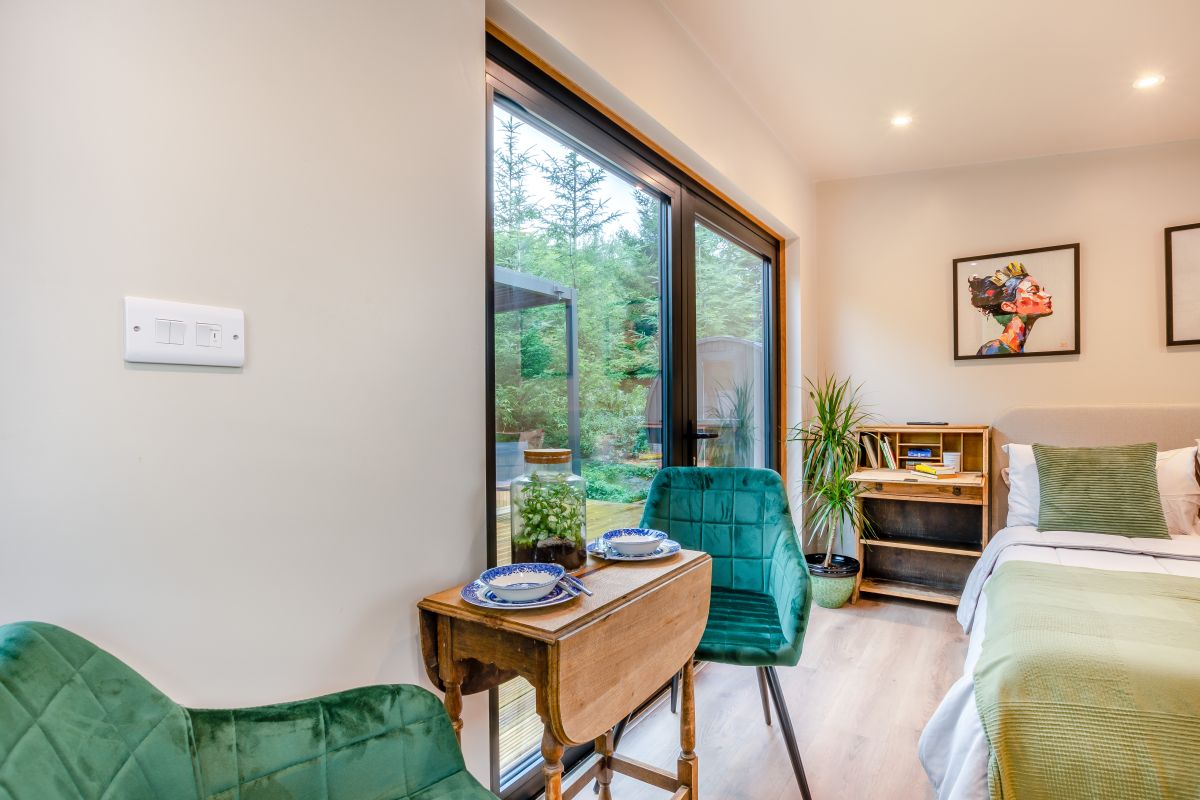 Hedgehog Cabin, listing photograph 8