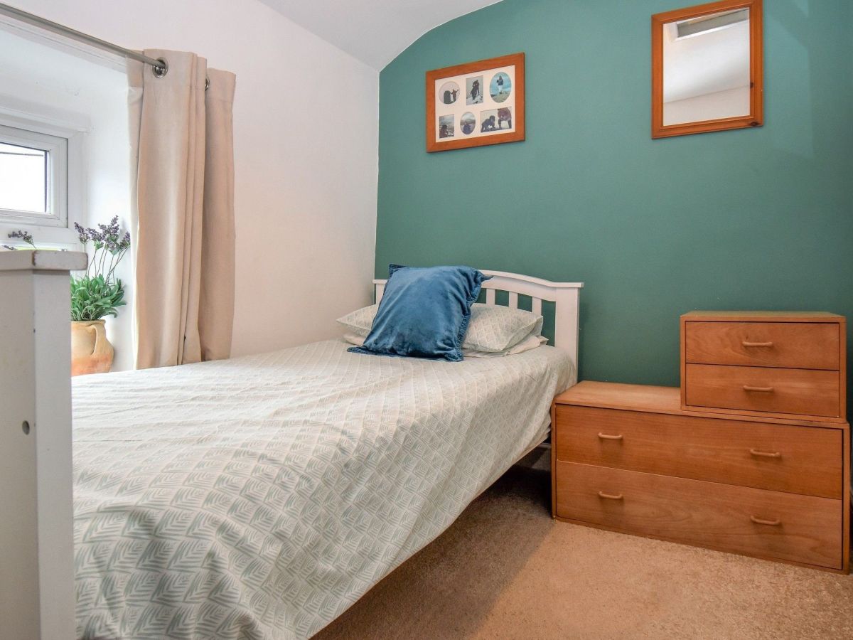 Rainbow Cottage, listing photograph 10
