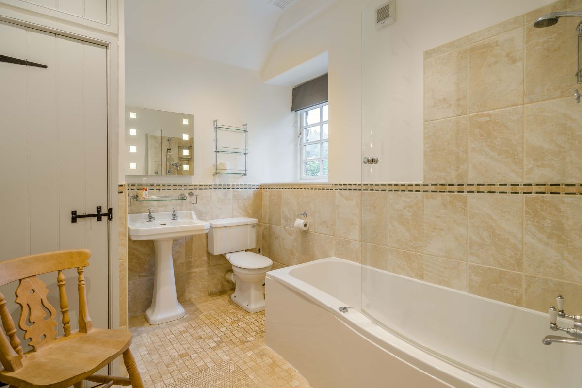 Riverside House, listing photograph 4
