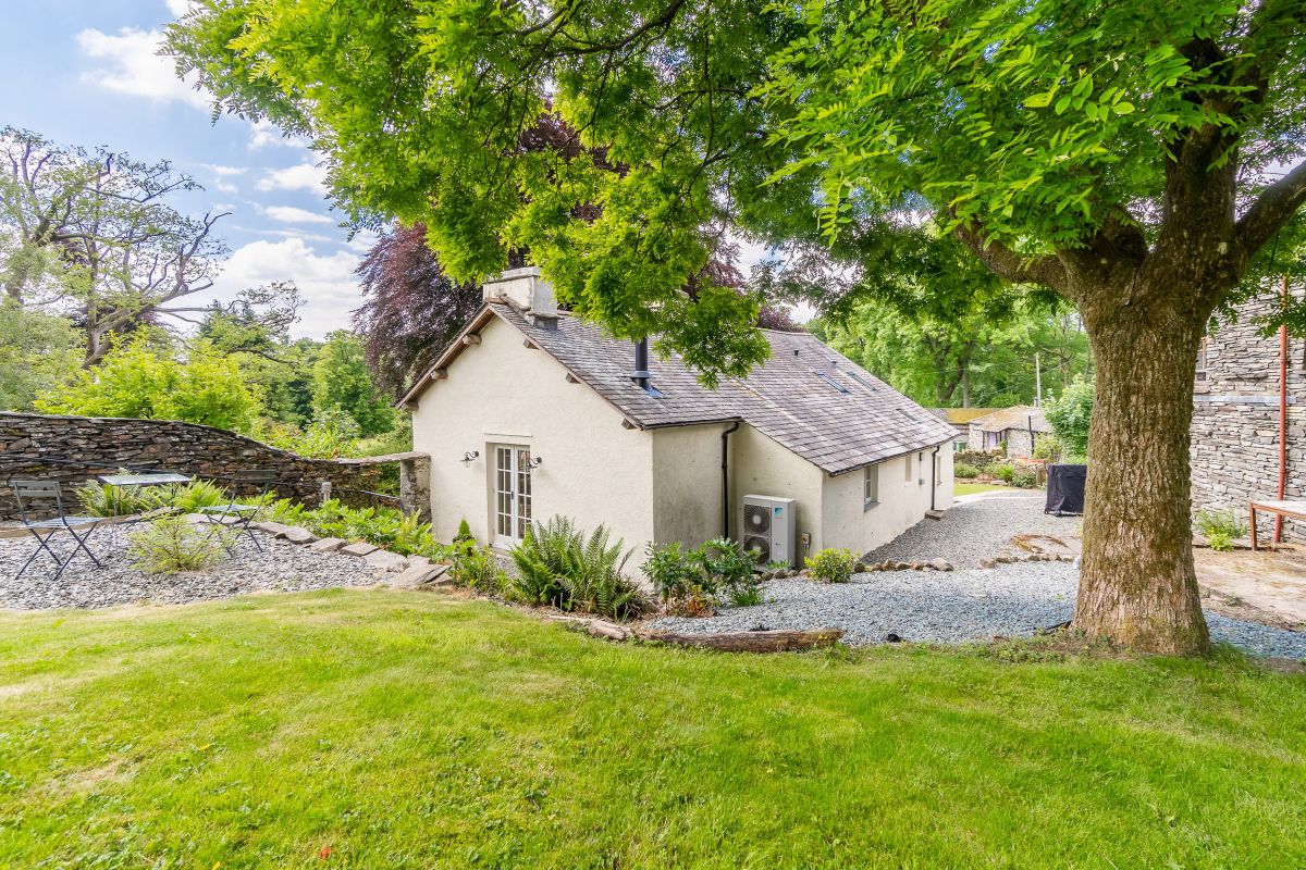 The Farmhouse, listing photograph 5