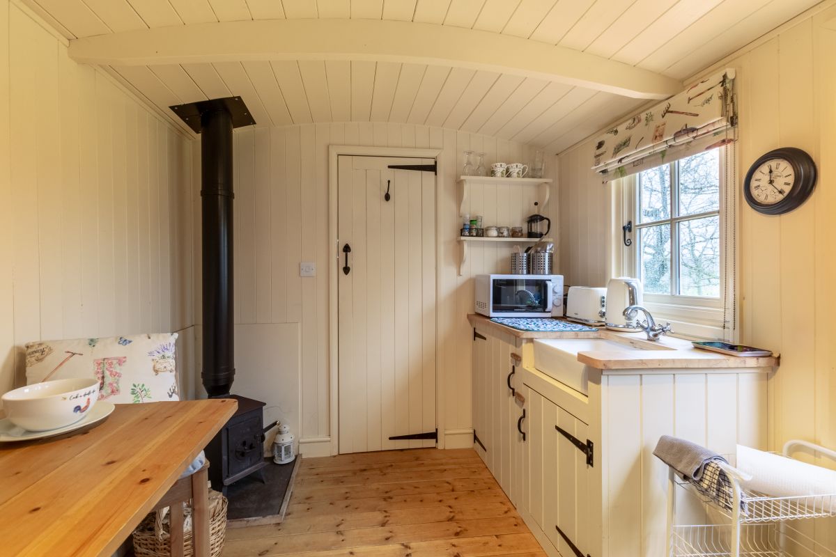 Harry Eyre Cottage, listing photograph 3