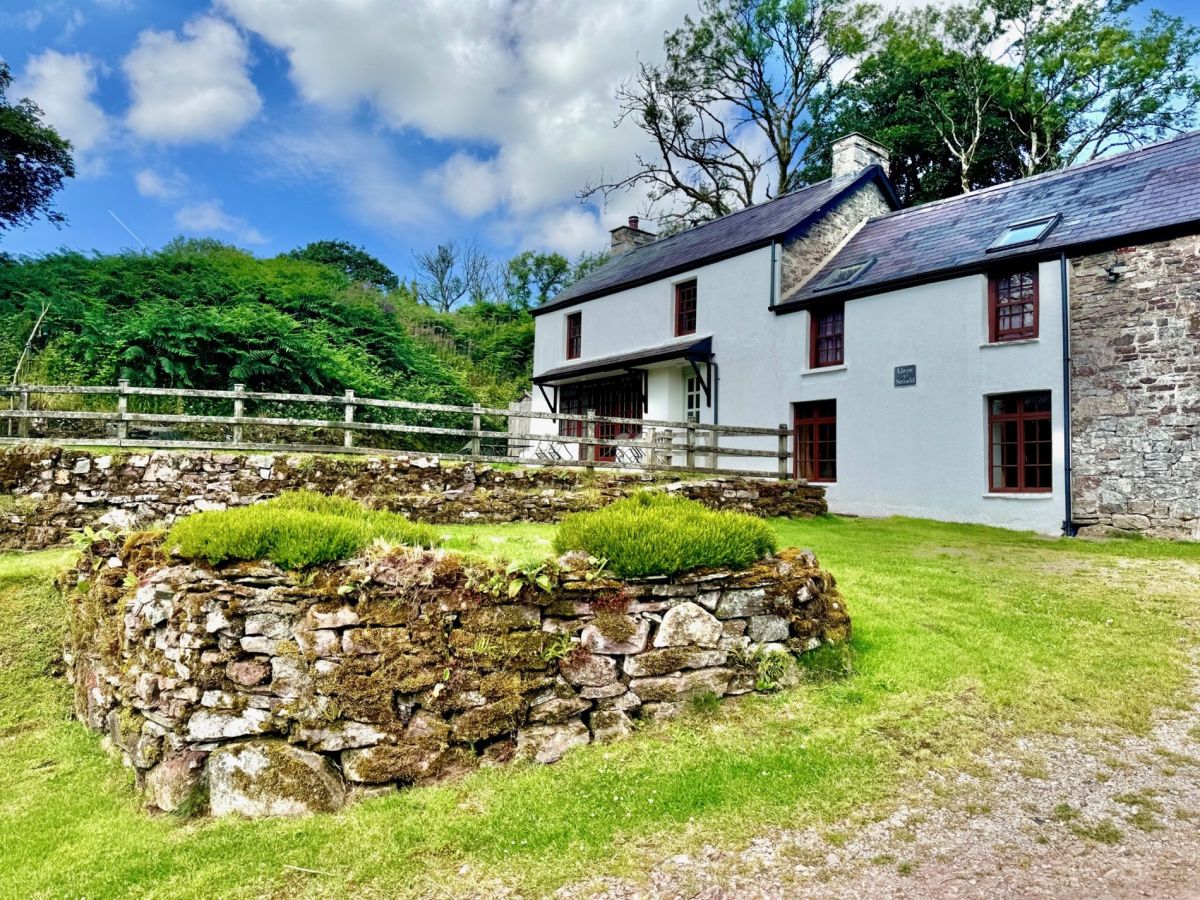 Llwyn-y-neuadd