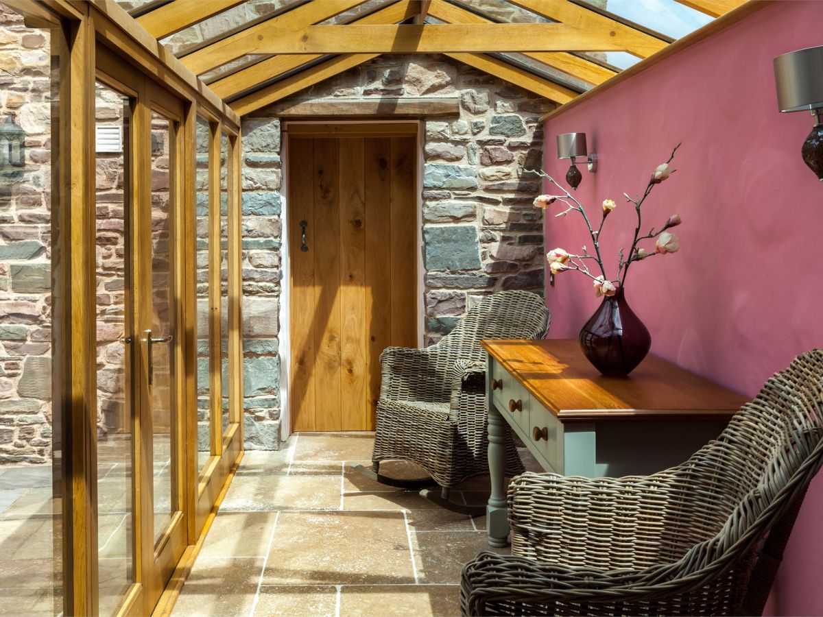 Rhiannydd's Barn, listing photograph 12