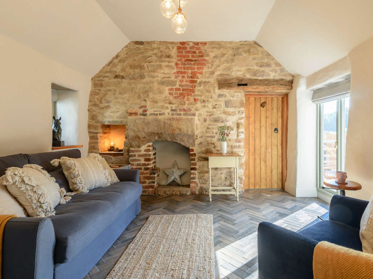 Bee Cottage, listing photograph 9