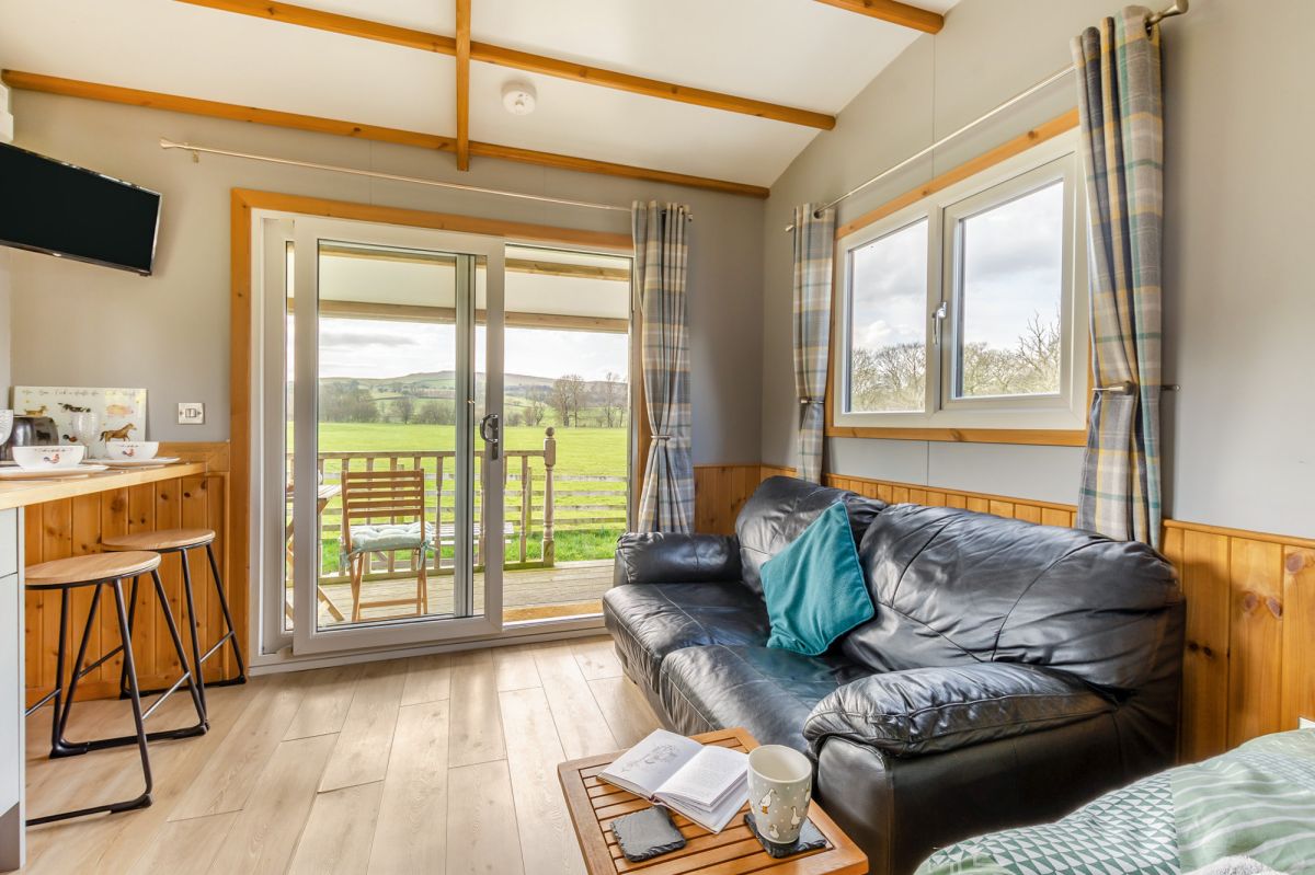 The Great Elm - Shepherds Hut, listing photograph 7