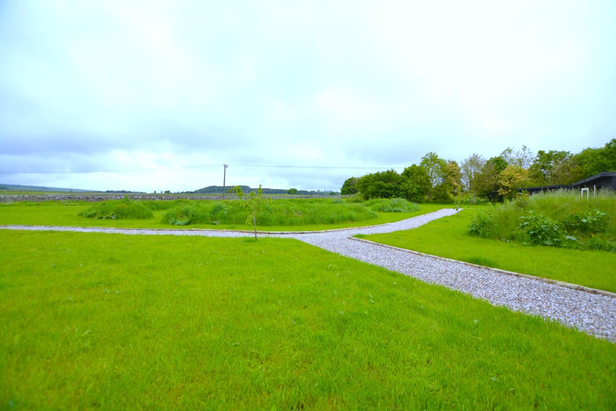 Meadow View, listing photograph 10