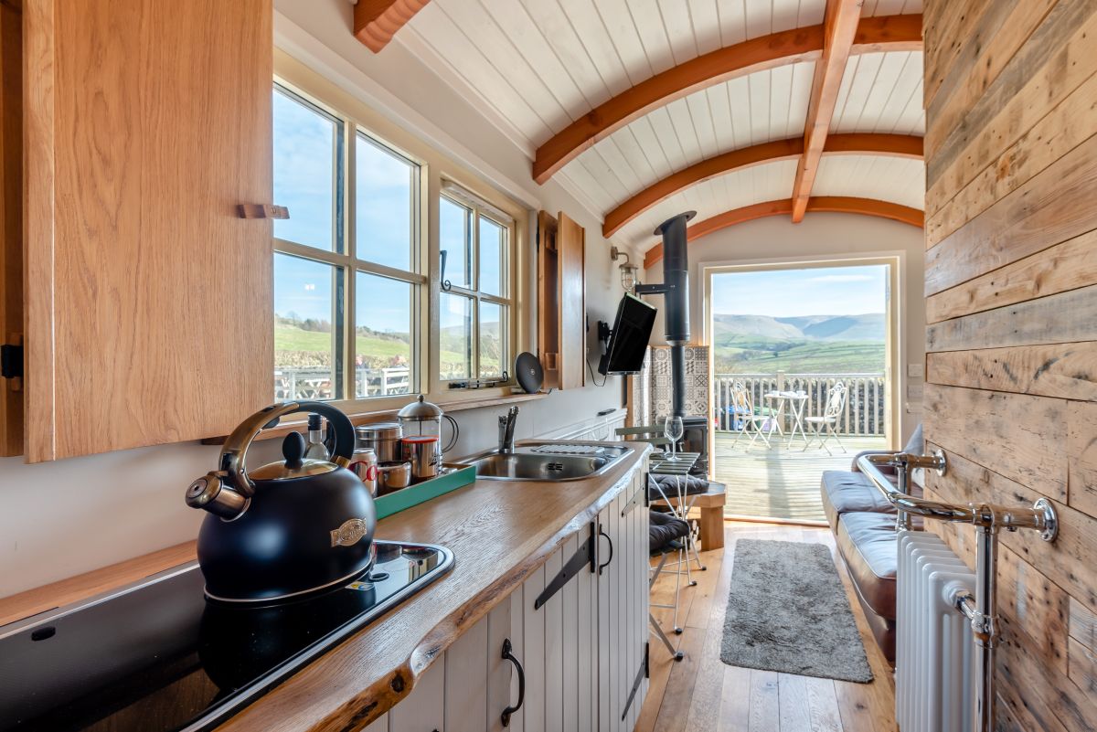 Maes Shepherds Hut, listing photograph 4