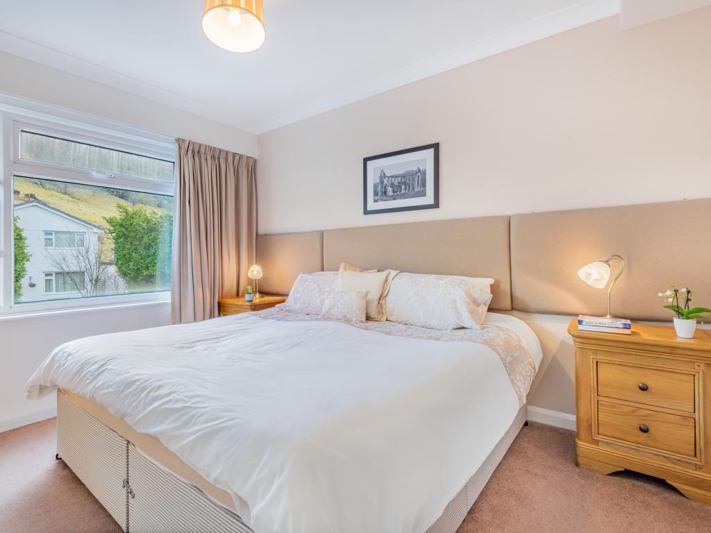 Ambleside Heights, listing photograph 10