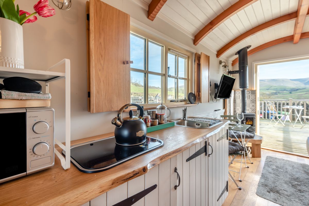 Maes Shepherds Hut, listing photograph 7