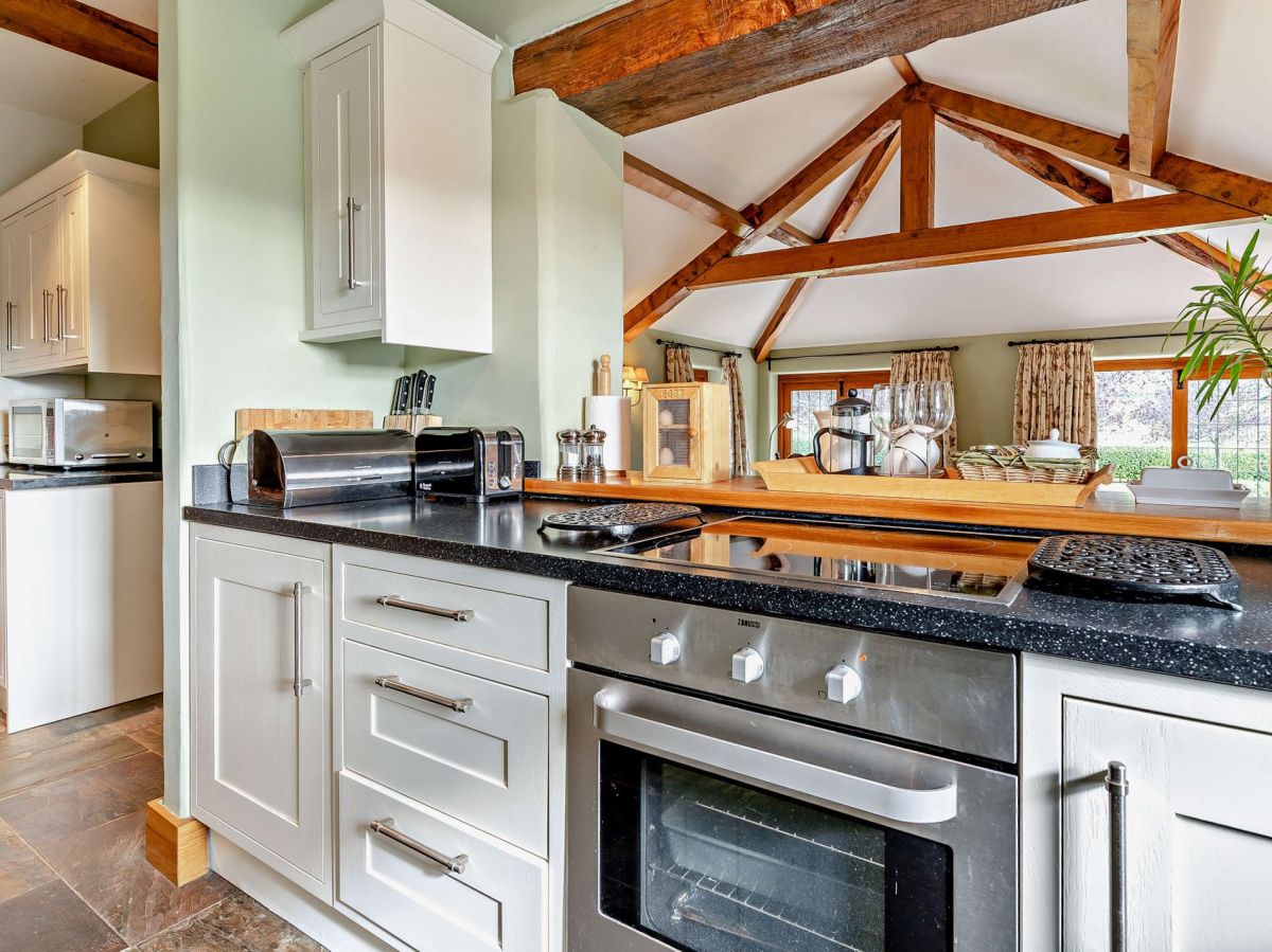 Holly Lodge - Bettws Newydd, listing photograph 10