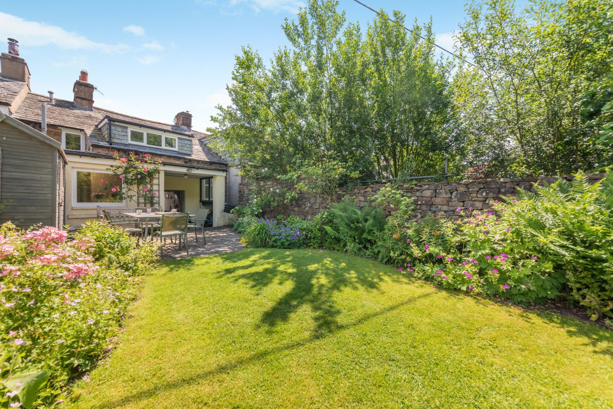 Riverside Rose Cottage