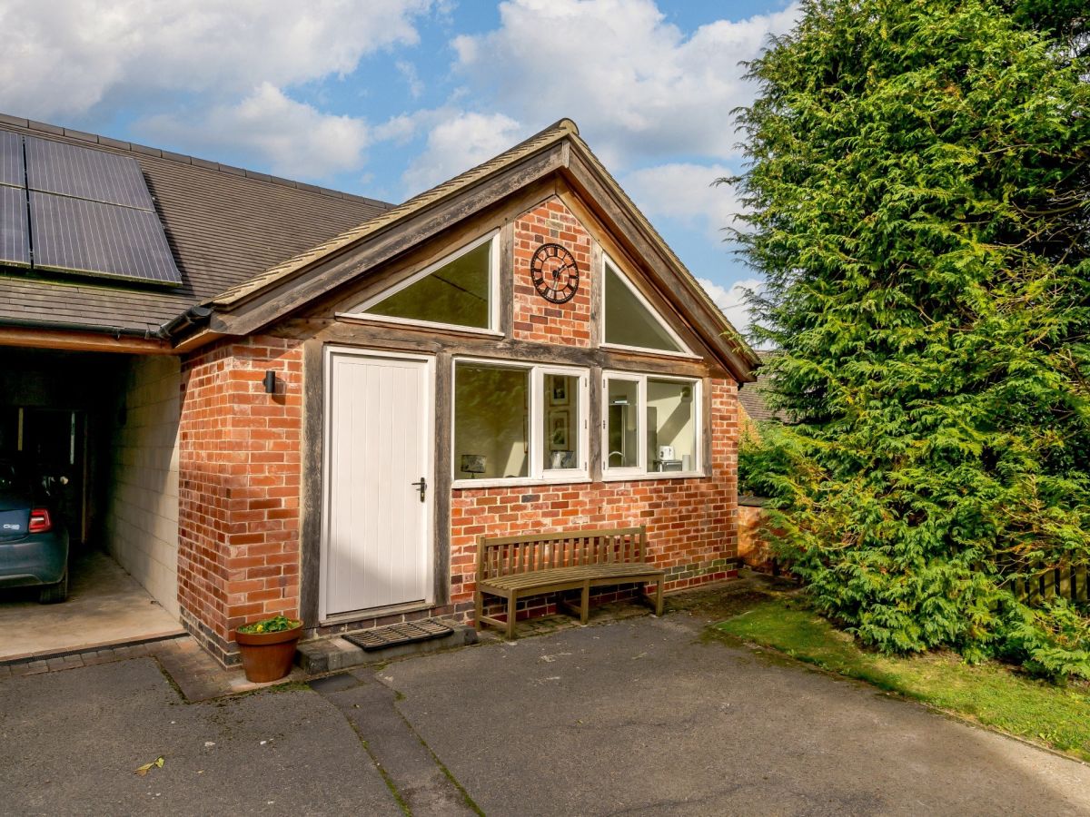 The Carriage House - Peak, listing photograph 2