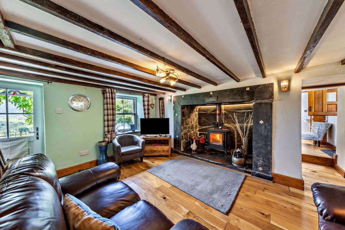 The Mountains House, listing photograph 4