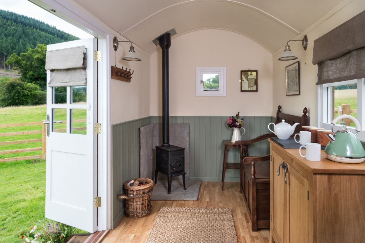 Cui Shepherds Hut, listing photograph 3
