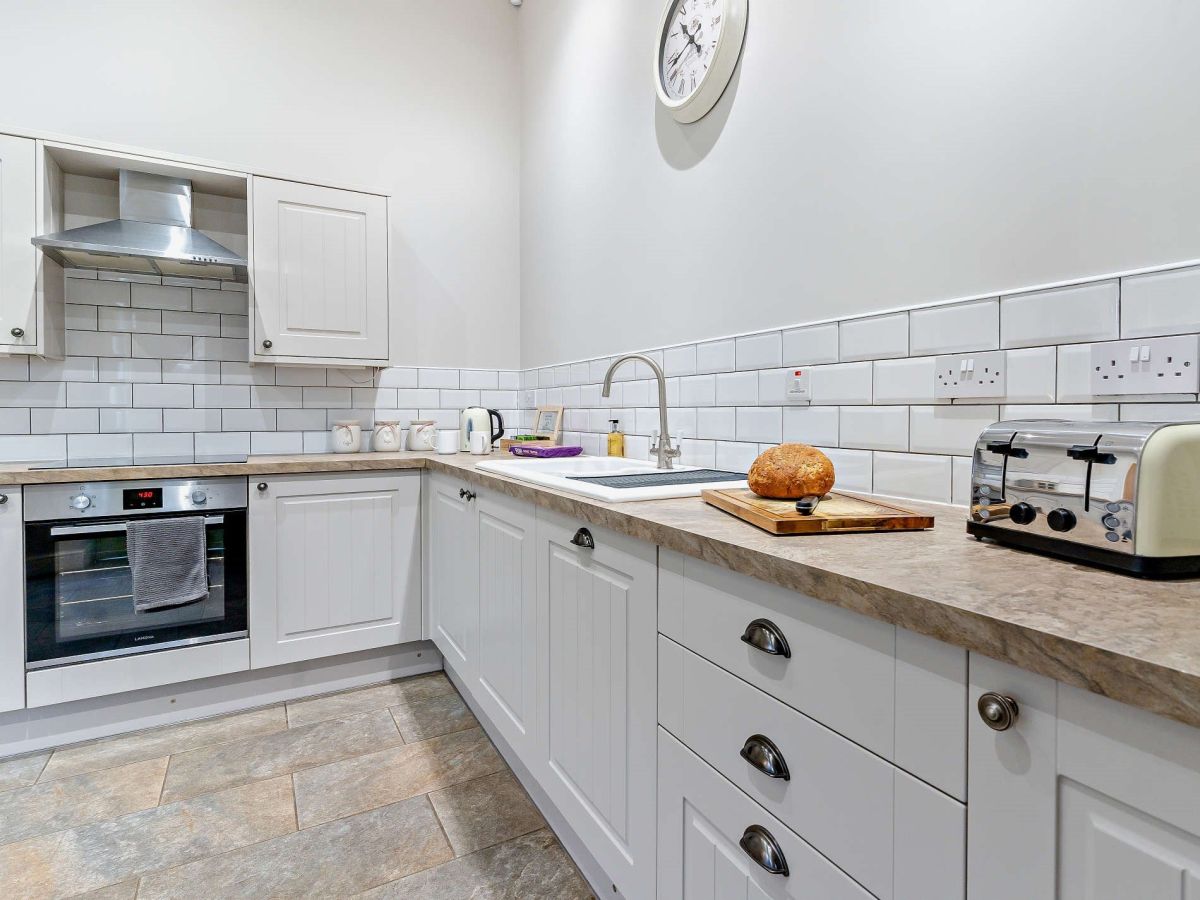 The Canal Hot Tub Cottage, listing photograph 11