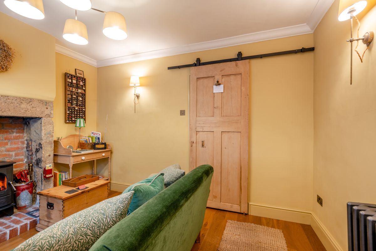 Little Red Brick, listing photograph 7