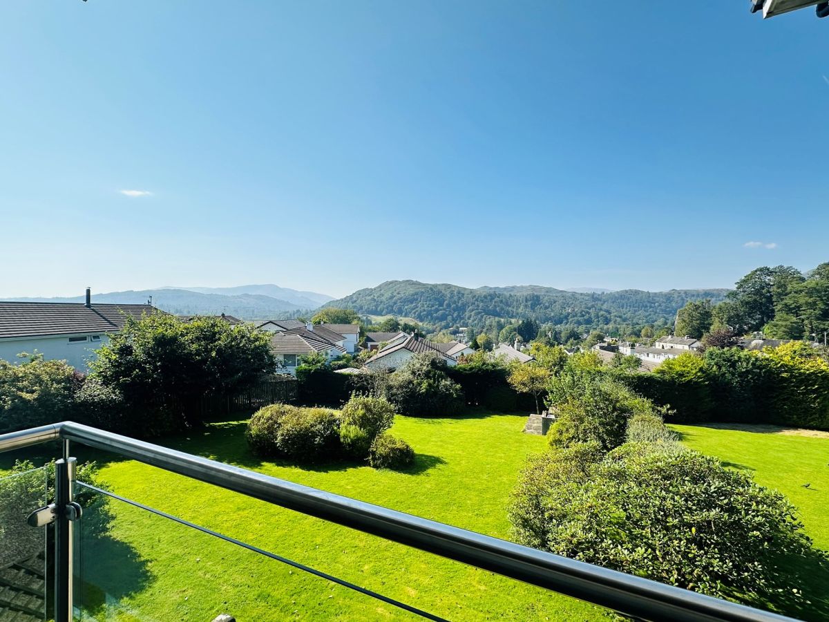Ambleside Heights, listing photograph 7