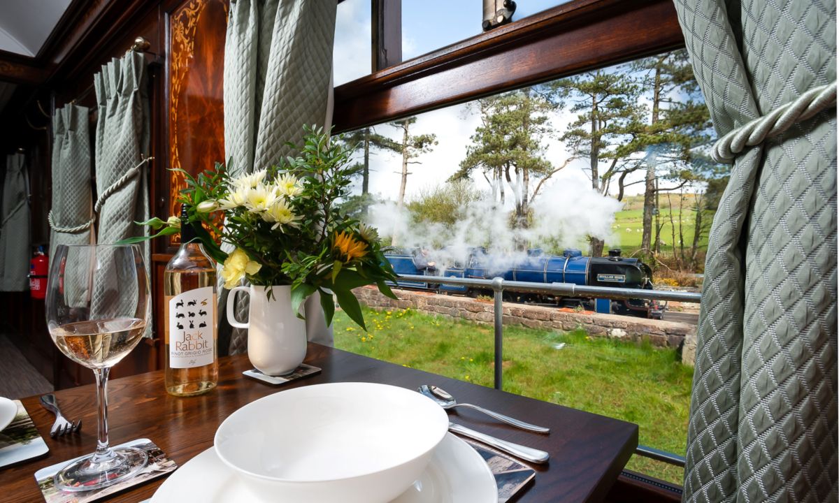 Esk Pullman Carriage, listing photograph 3