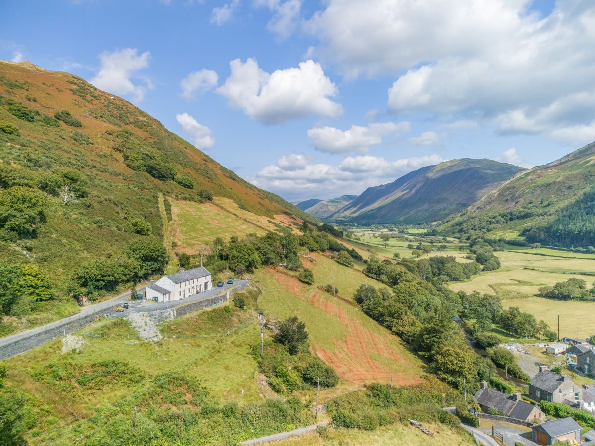 Pen Y Garreg Stabal, listing photograph 2