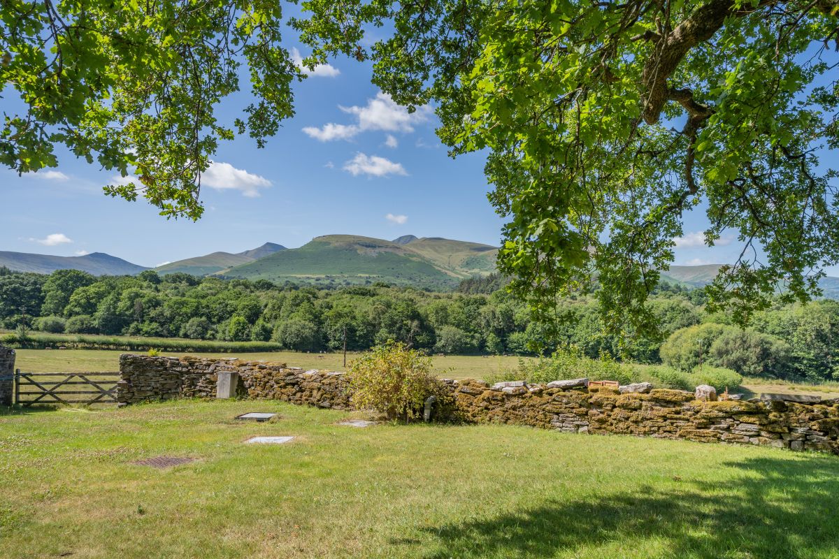 Brecon Beacons Longhouse, listing photograph 4