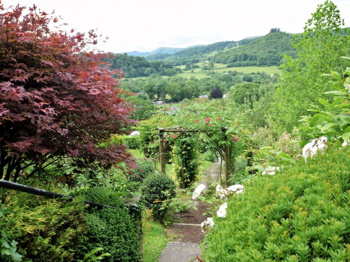 Mount Pleasant - Llandovery, listing photograph 2