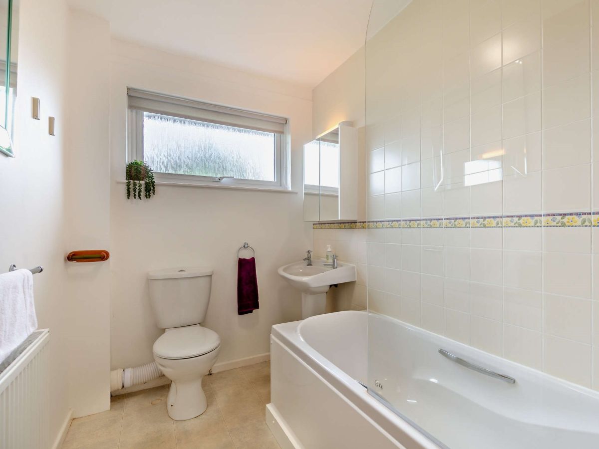 14 Manesty View, listing photograph 7