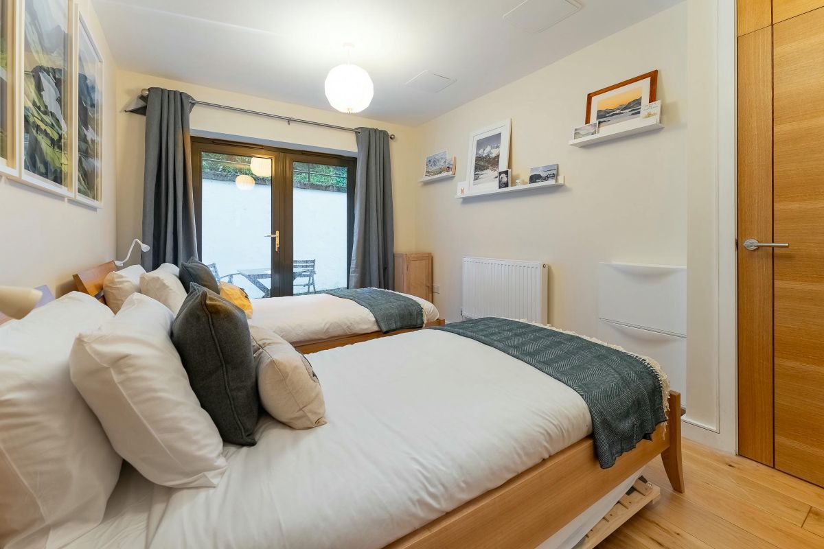 9 Blue Hill Park, listing photograph 12