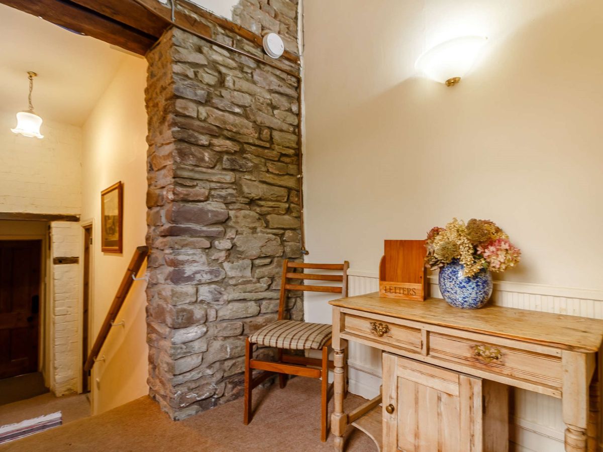 Stable, listing photograph 9