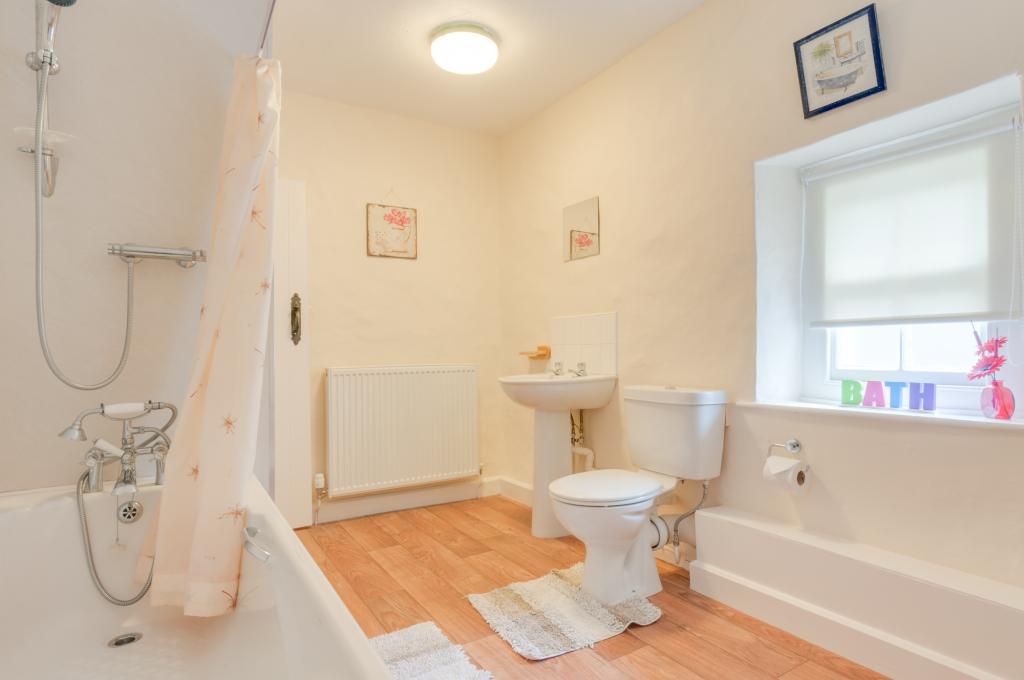 Middle Row Cottage, listing photograph 12