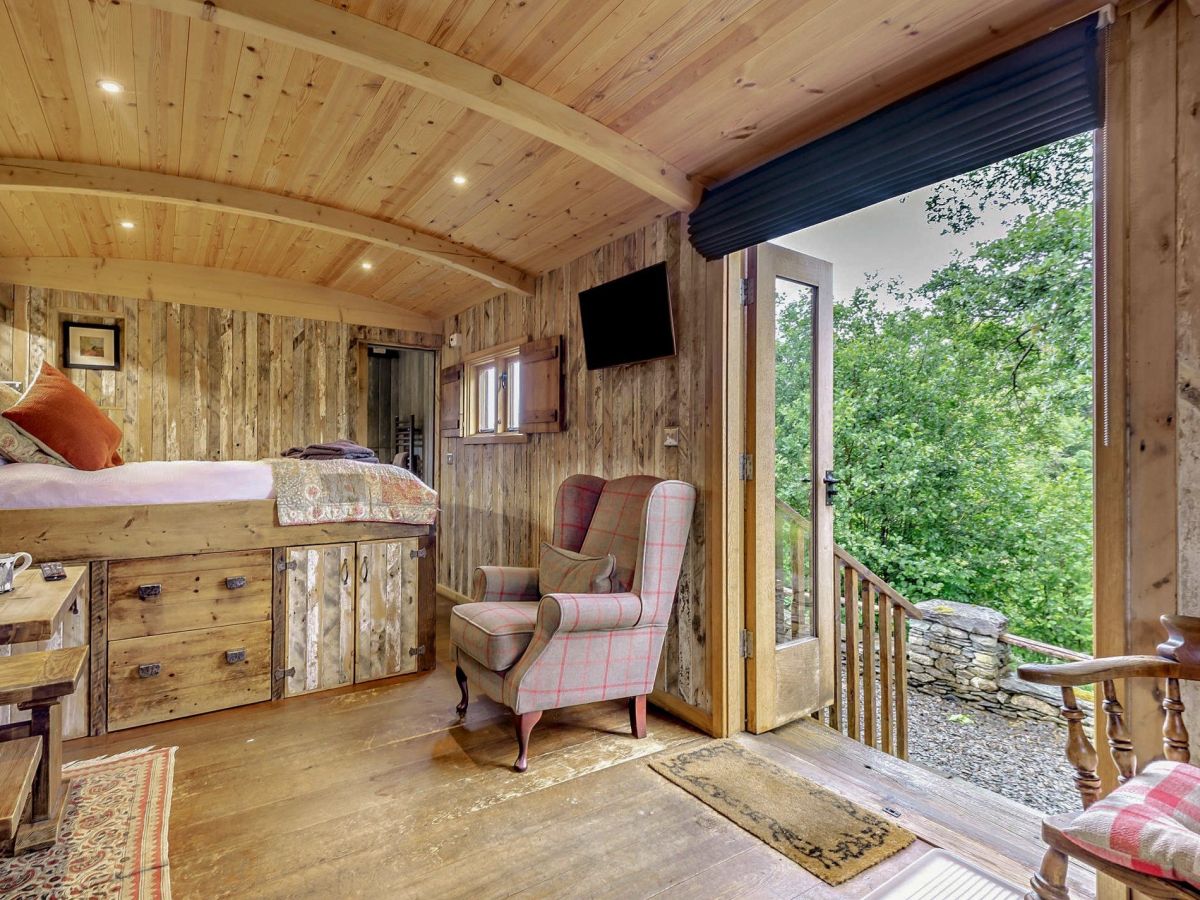 Gowan Bank Farm Shepherd's Hut, listing photograph 2