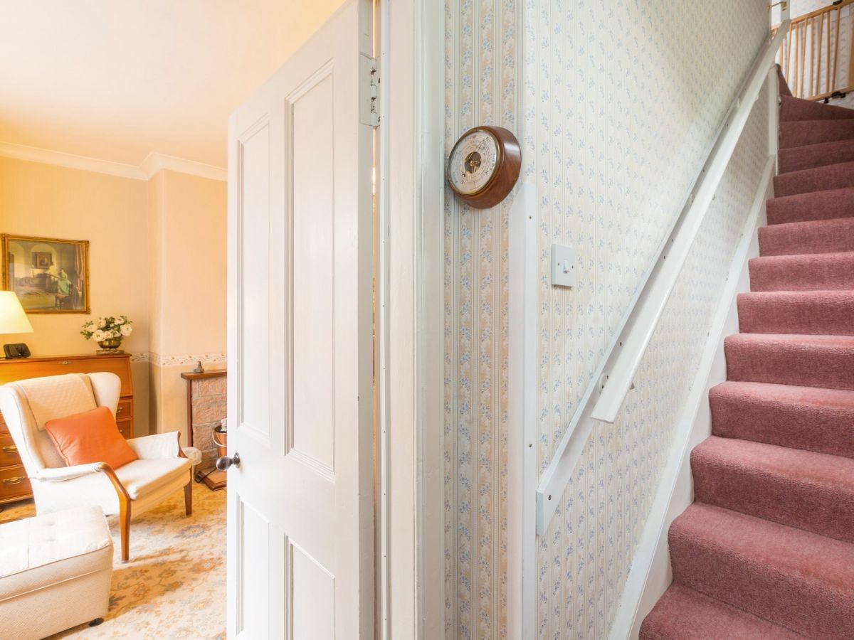 4 Viewbank Gardens, listing photograph 12